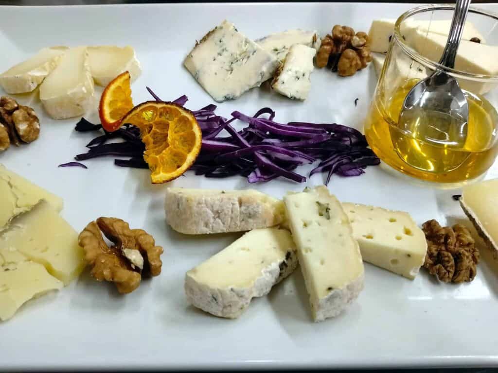 Cümalè Ristorante Piemontese a Sestriere con selezione di formaggi tipici piemontesi.